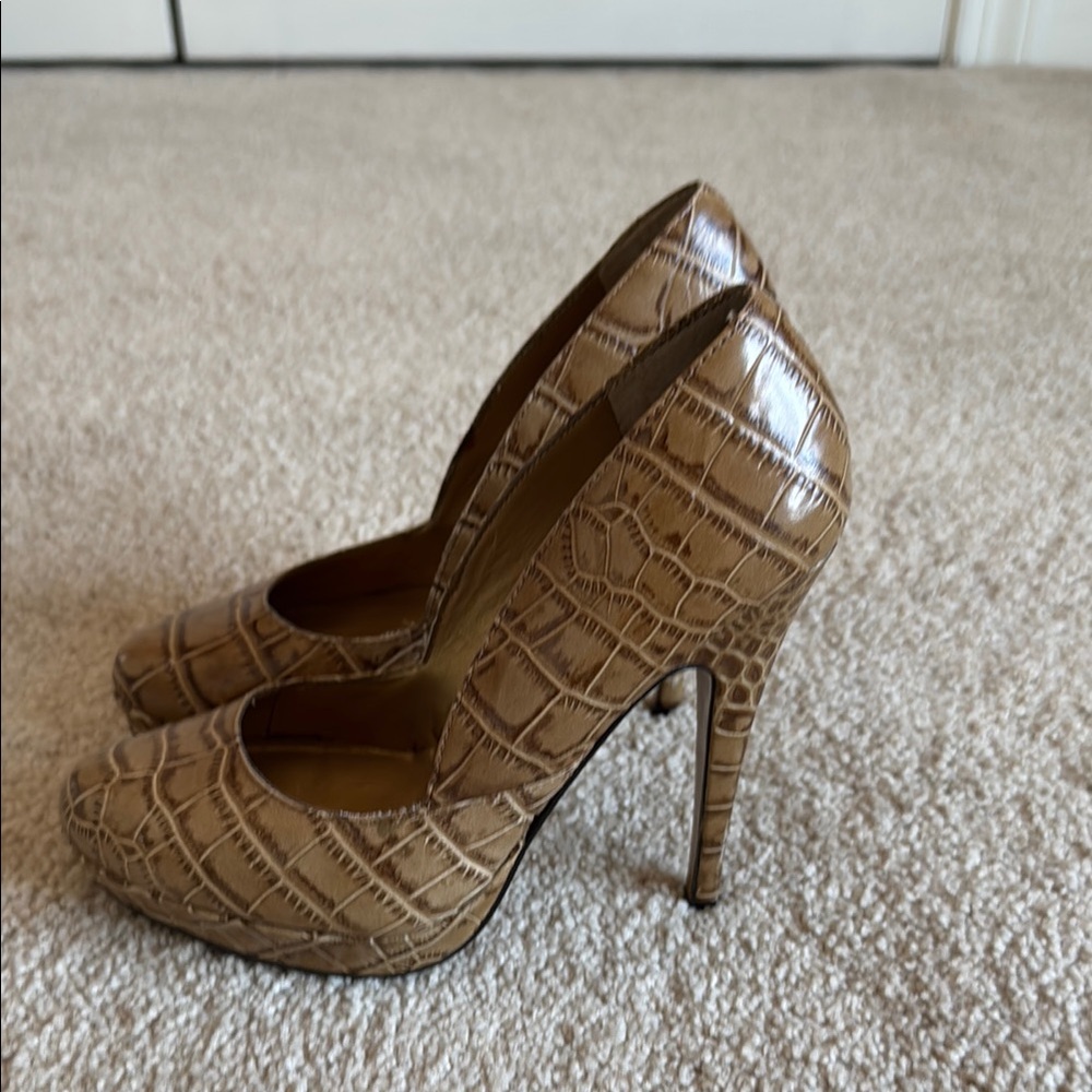 Elegant Tan Textured Heels